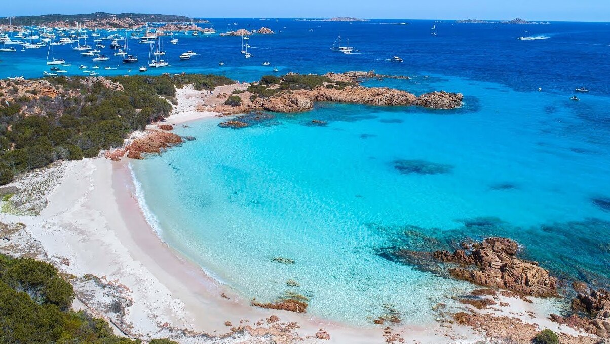 La isla de Budelli y la Playa Rosa - Budelli | Secret World Trip Planner