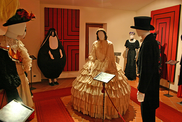 Museo del Traje de Teatro - Serrone | Secret World Trip Planner