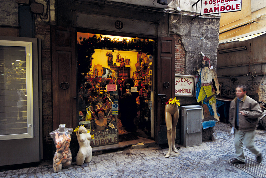 Naples and the doll's Hospital: um lugar mágico - Napoli | Secret World Trip Planner