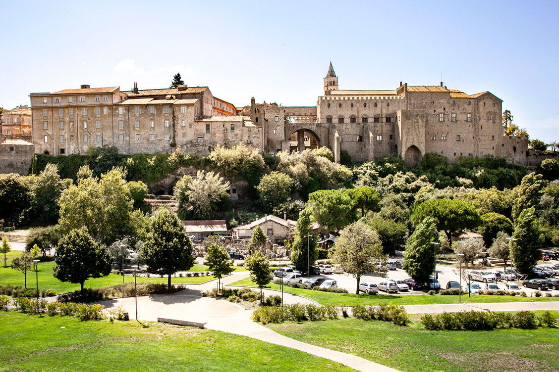 Viterbo இன் மற்றும் அற்புதமான அரண்மனை நபர்கள் - Viterbo | Secret World Trip Planner