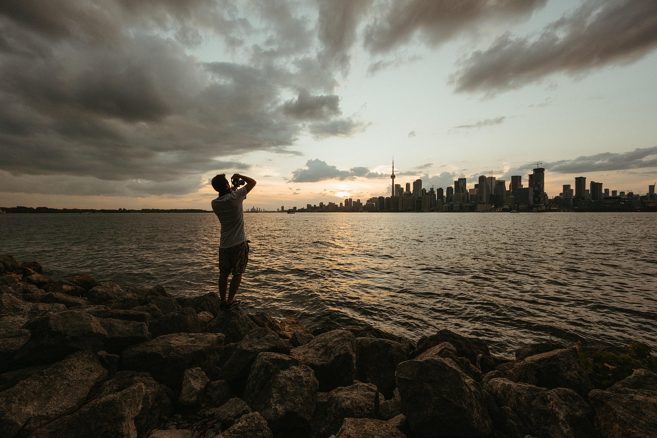 CN Tower defines the Toronto skyline - Toronto | Secret World Trip Planner
