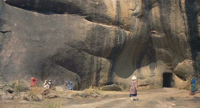 Mystère et échos : Les grottes de Marabar dans le cinéma et la légende - Sultanpur | Secret World Trip Planner