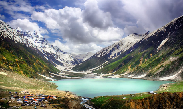 Scoprite la serenità del lago Saiful Muluk: Una gemma della valle del Kaghan — Mansehra