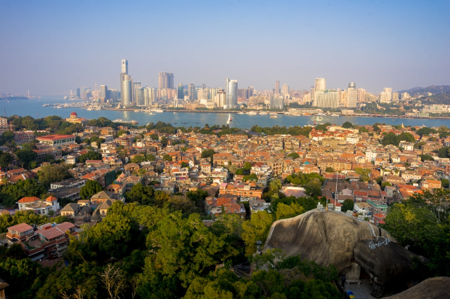 Vue panoramique de Gulangyu depuis le rocher du soleil - Xia Men Shi | Secret World Trip Planner