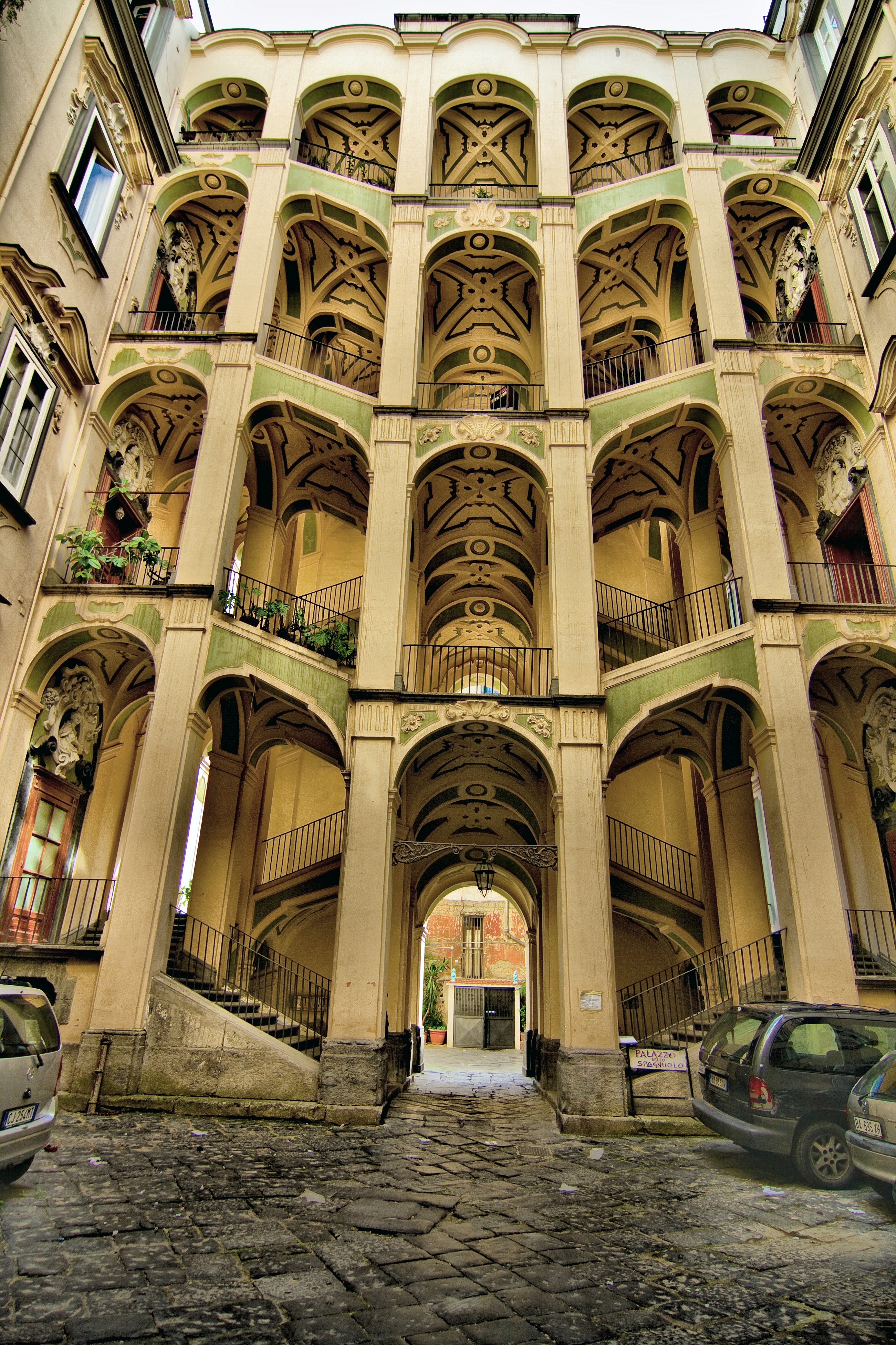 Palasyo ng Kastila - Napoli | Secret World Trip Planner