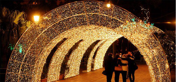 ఆర్టిస్ట్ లైట్లు - Salerno SA | Secret World Trip Planner