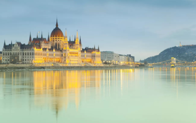 Descubra Hungría con facilidad: Guía de viñetas de carretera para viajar sin estrés - Budapest | Secret World Trip Planner