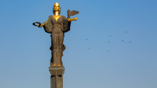 Estatua de Santa Sofía - Sofia | Secret World Trip Planner