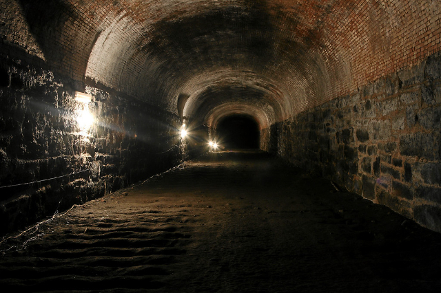 El túnel de Cobble Hill - Monterusciello | Secret World Trip Planner