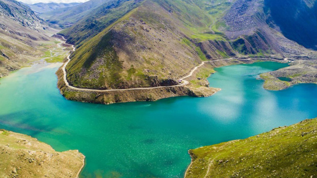 Lago Lulusar - Lulusar Lake | Secret World Trip Planner
