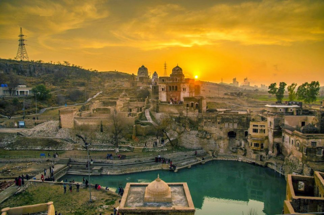 El complejo del templo de Katas Raj — Katas