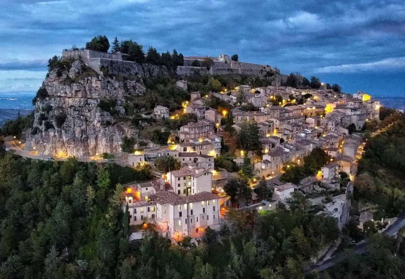 چیویتلا دل ترونتو - Civitella del Tronto | Secret World Trip Planner