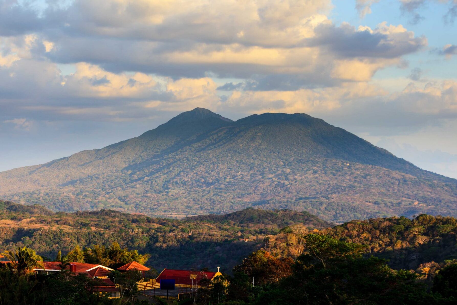 Nicaragua | Mombacho Volcano, where birds sig — Granada