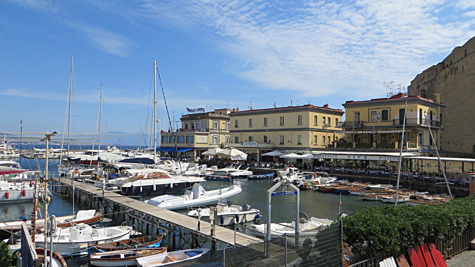 Naples và thực phẩm / Spaghetti với trai - La Bersagliera 1919 - Ristorante di pesce e cucina tipica | Secret World Trip Planner