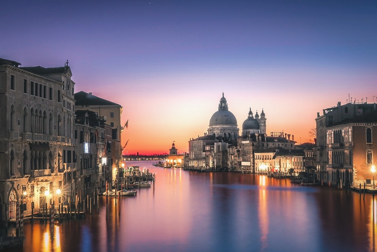 Venezi | Basilica of Santa Maria della Salute - Venezia | Secret World Trip Planner