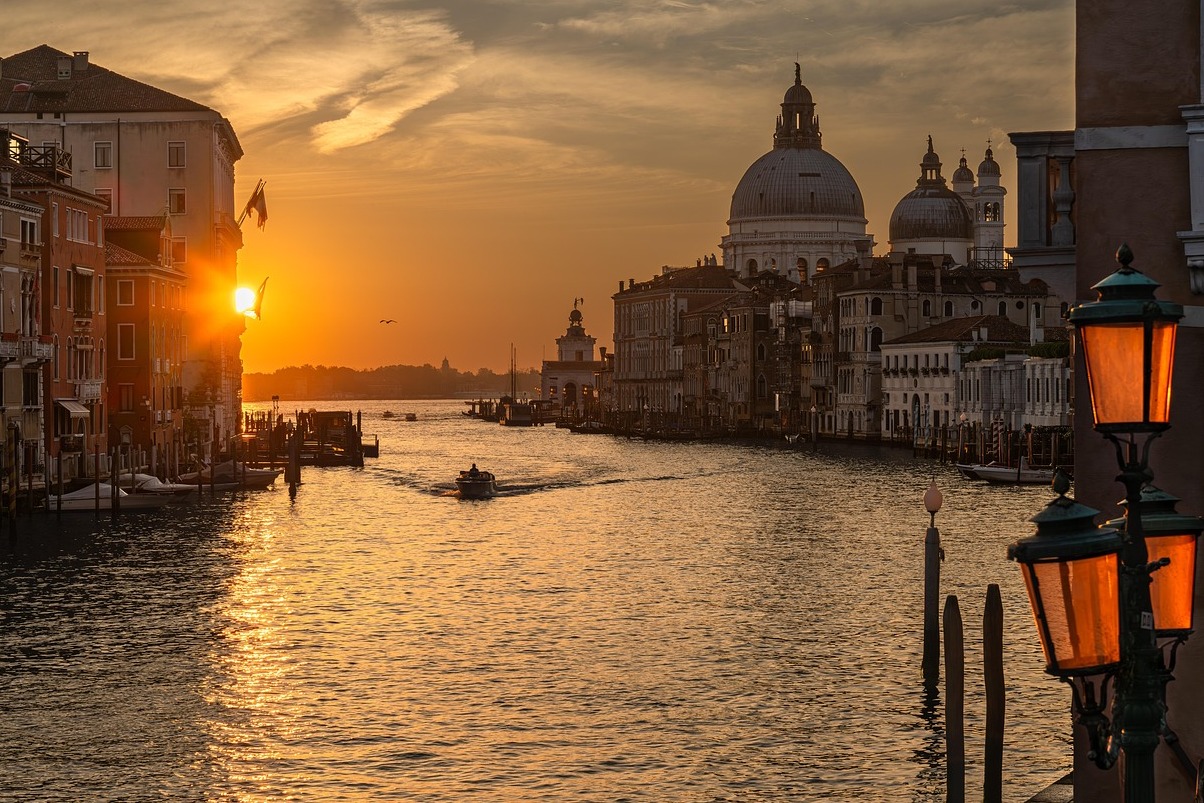 Venezi | Basilica of Santa Maria della Salute - Venezia | Secret World Trip Planner