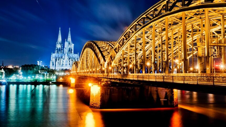 Die Hohenzollernbrücke und die 'Love Padlocks - Colonia | Secret World Trip Planner