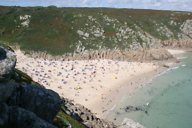 La playa de Porthcurno es una de las más hermosas del mundo. - Porthcurno | Secret World Trip Planner