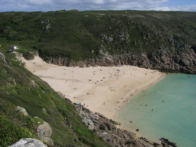 La playa de Porthcurno es una de las más hermosas del mundo. - Porthcurno | Secret World Trip Planner
