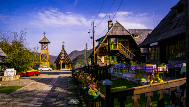 Küstendorf: Das Dorf von Emir Kusturica - Mokra Gora | Secret World Trip Planner