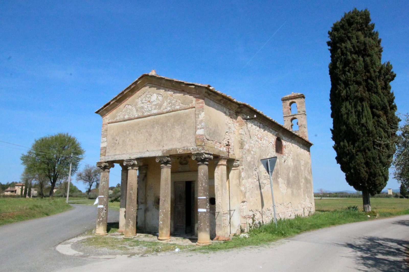 Fabbricciano e la chiesettaa di Santa Maria delle Nevi  - Colle di Val d'Elsa | Secret World Trip Planner