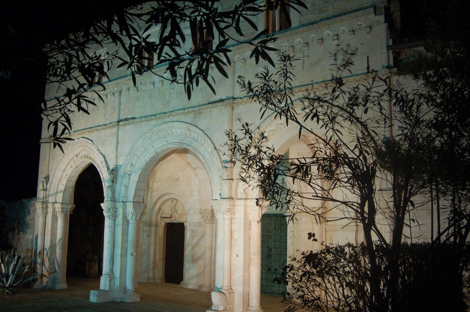 Abruzzo | Abadía de San Clemente en Casauria - San Clemente | Secret World Trip Planner