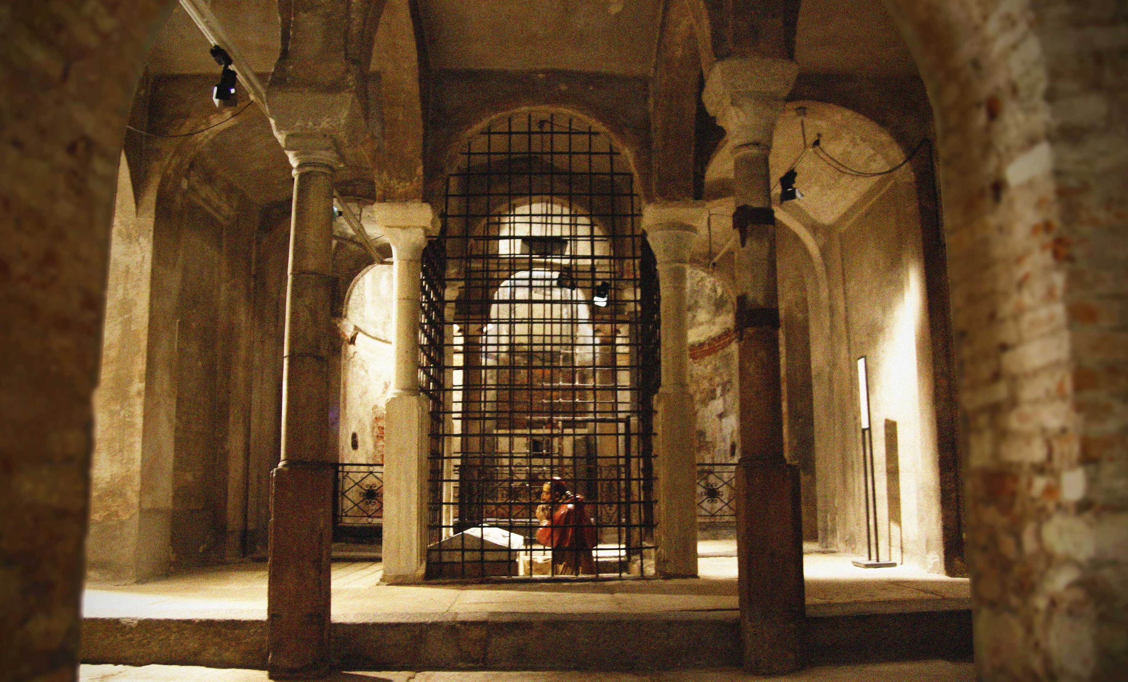 Mailand | Krypta San Sepolcro - Milano | Secret World Trip Planner