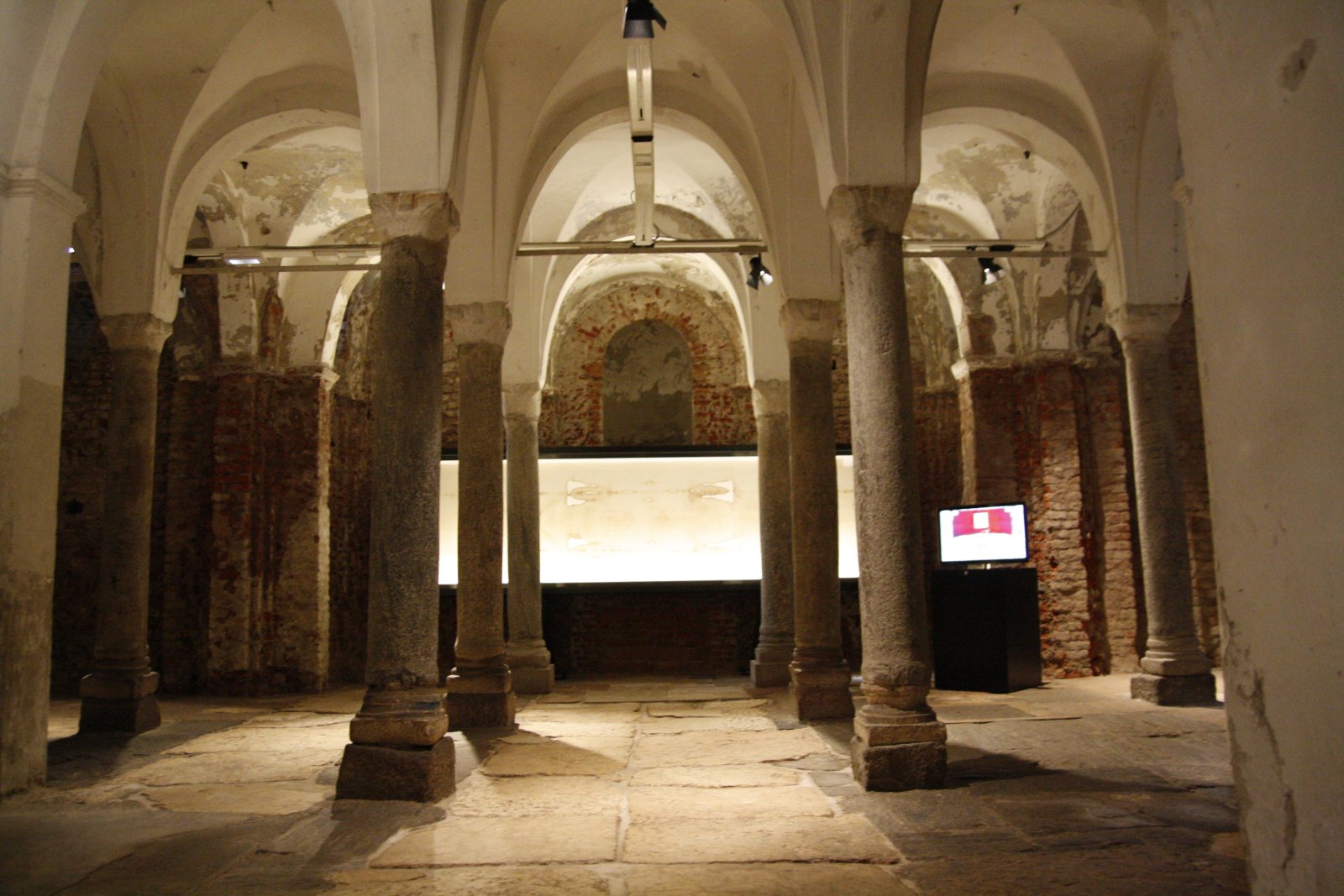 Mailand | Krypta San Sepolcro - Milano | Secret World Trip Planner