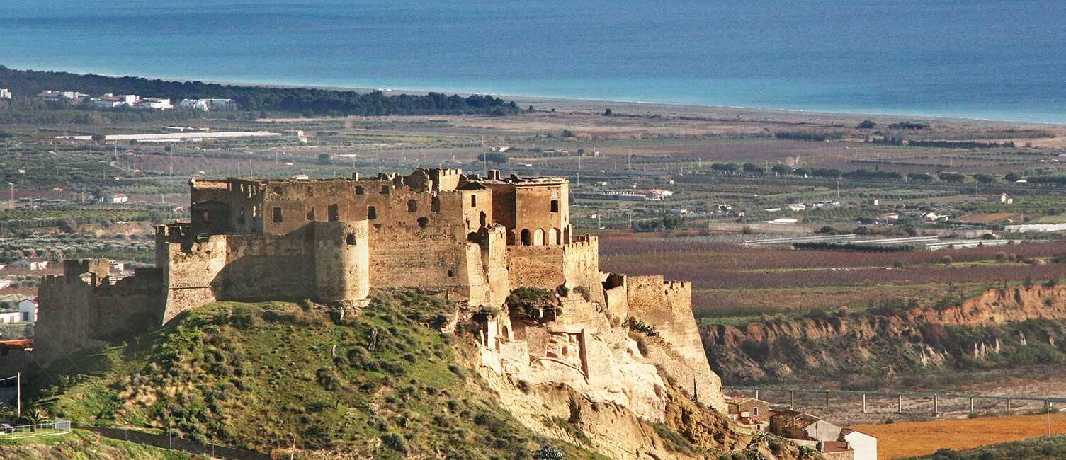 El castillo suabo de Rocca Imperiale - Rocca Imperiale | Secret World Trip Planner