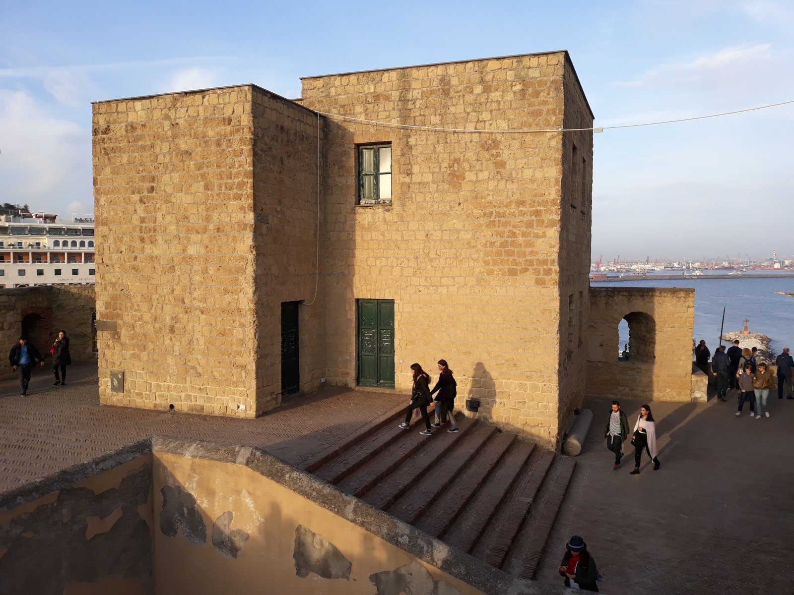 Nàpols: Castell de l'ou i la seva llegenda - Món Secret - Napoli | Secret World Trip Planner