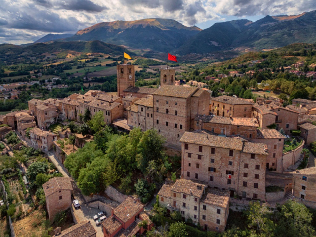 Satul Sarnano - Sarnano | Secret World Trip Planner