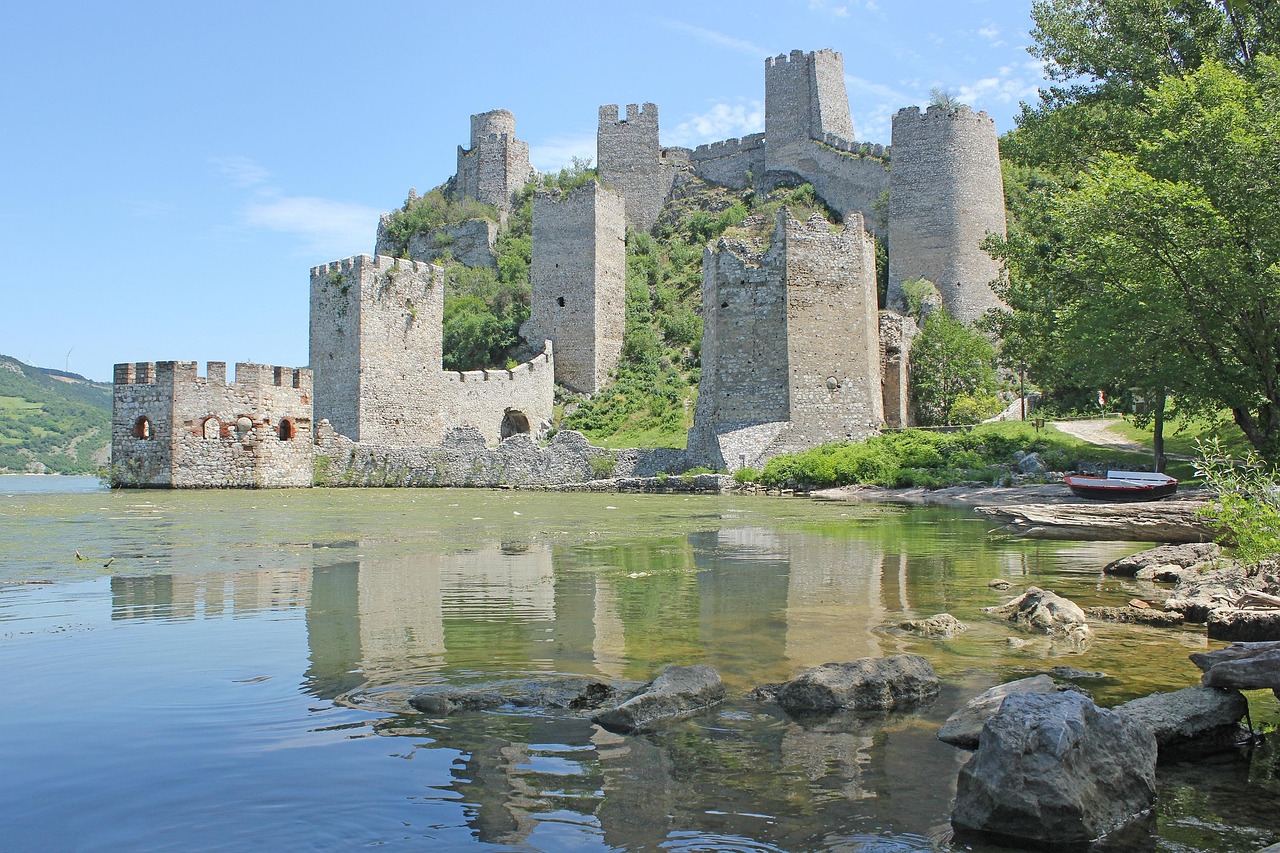 Belgrado | Fortaleza de Golubac - Golubac | Secret World Trip Planner