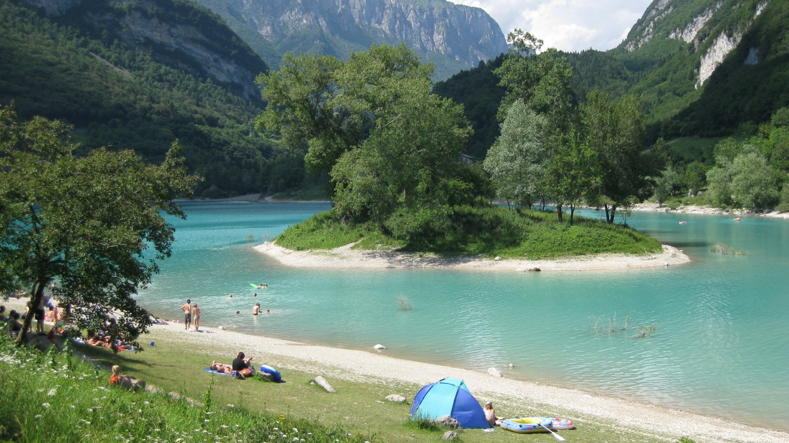 A small naturalistic jewel: Lake Tenno - Lago di Tenno | Secret World Trip Planner