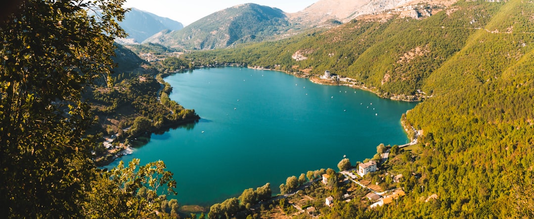 Jezero Scanno i divlje Sagittarius Valley - Lago di Scanno | Secret World Trip Planner