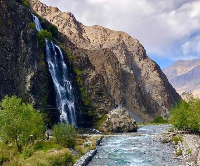 Cascada de Manthokha - Akhonpa Waterfall | Secret World Trip Planner
