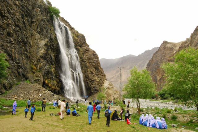 Cascada de Manthokha - Akhonpa Waterfall | Secret World Trip Planner