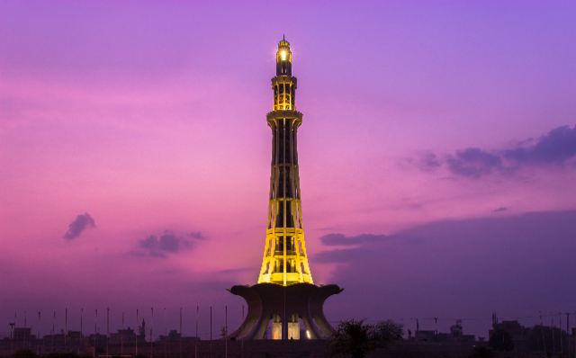 L'embl&eacute;matique Minar-e Pakistan - Lahore | Secret World Trip Planner