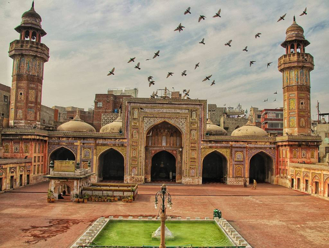 瓦齐尔汗清真寺 - Lahore | Secret World Trip Planner
