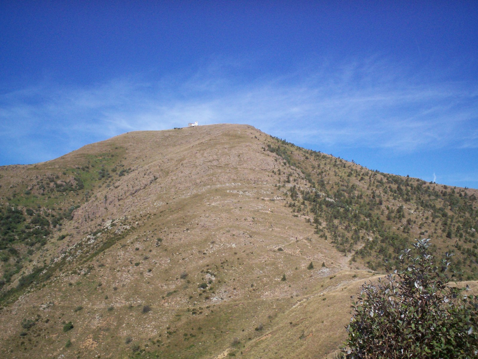 Monte Tobbio : La chiesa del Summit - Monte Tobbio | Secret World Trip Planner