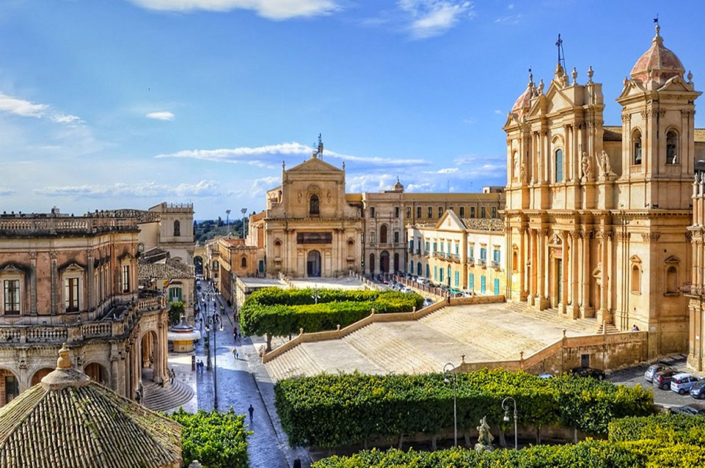 Városháza tér - Noto | Secret World Trip Planner