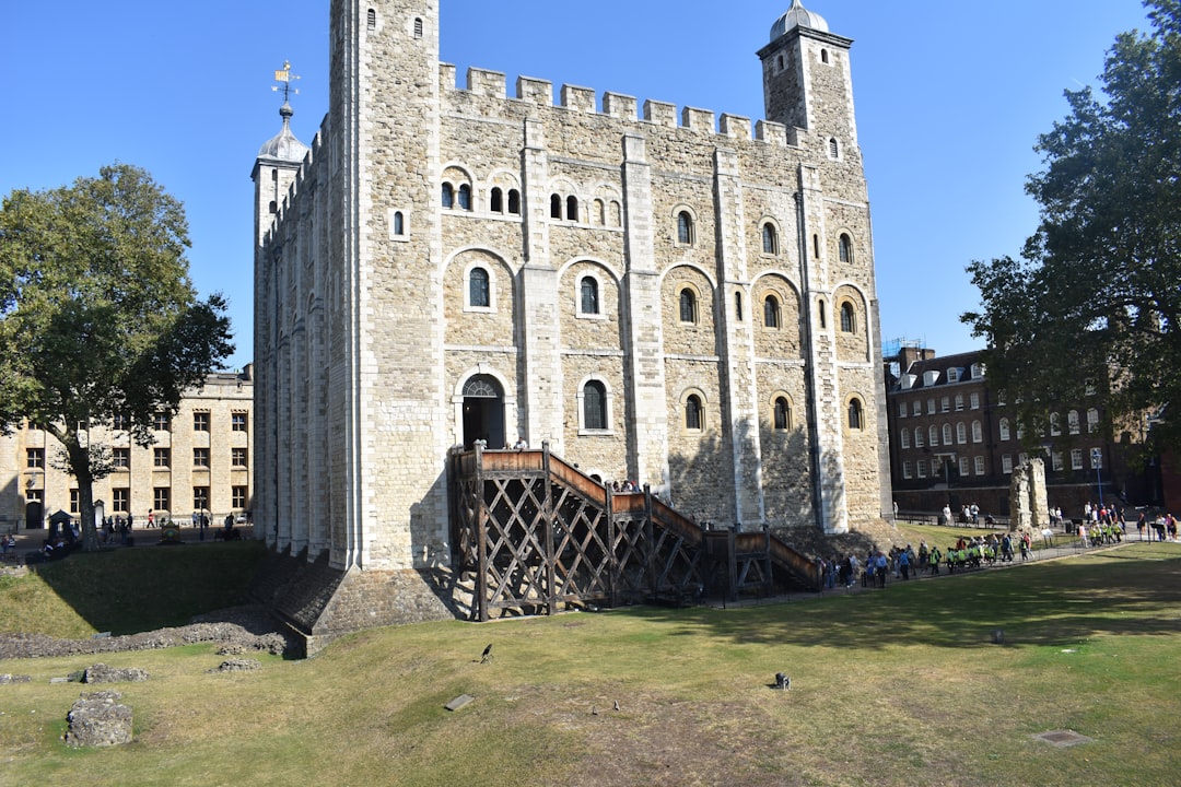 La Torre Blanca en Londres - St Katharine's & Wapping | Secret World Trip Planner