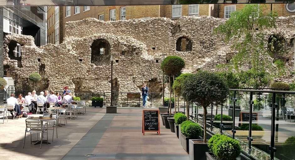 El Muro de Londres - Barbican | Secret World Trip Planner