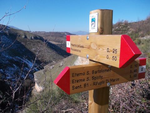 লেজিওতে সান বার্তোলোমিওর আশ্রম - Roccamorice | Secret World Trip Planner