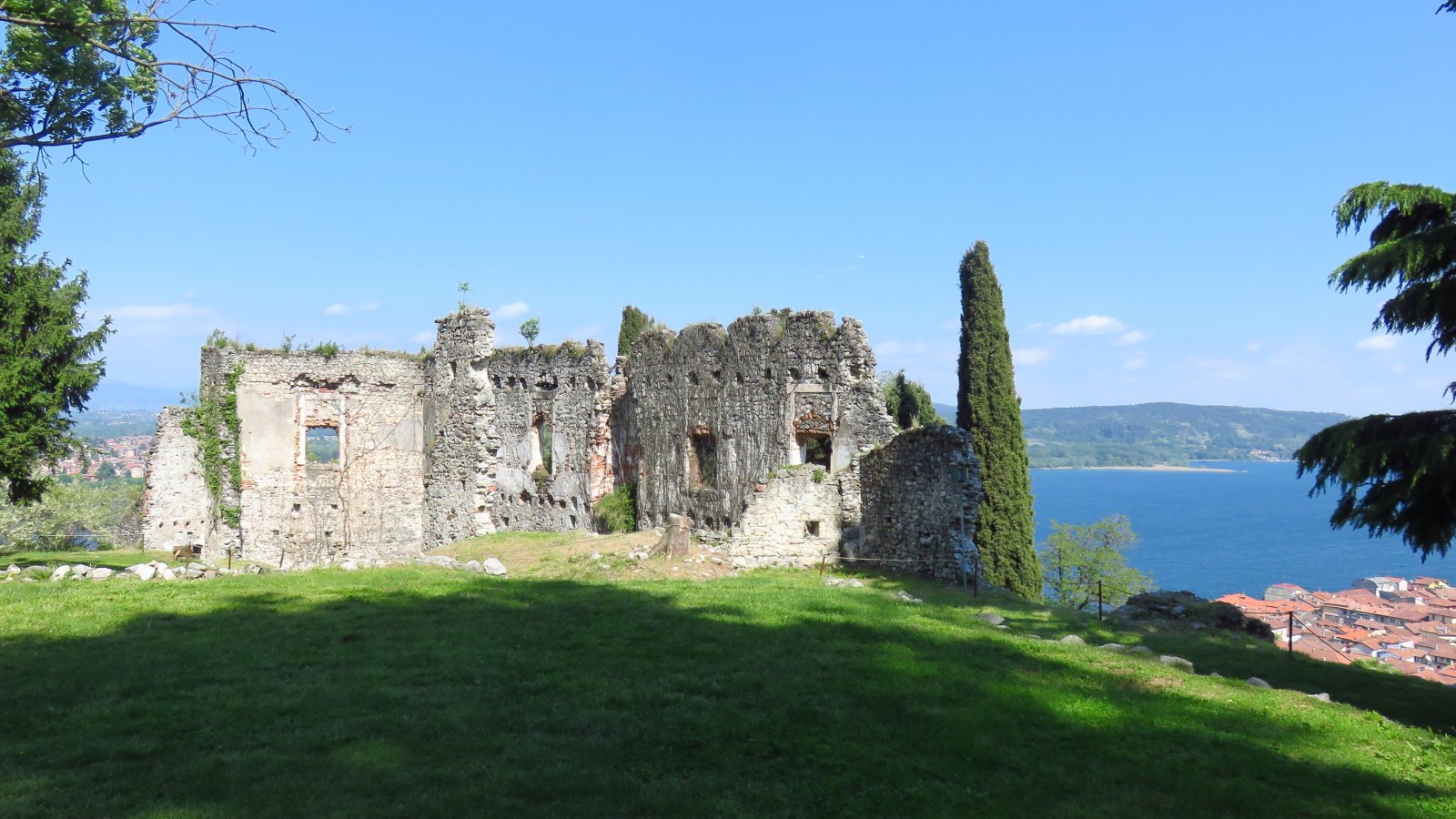 La Rocca Borromea di Arona - Arona | Secret World Trip Planner