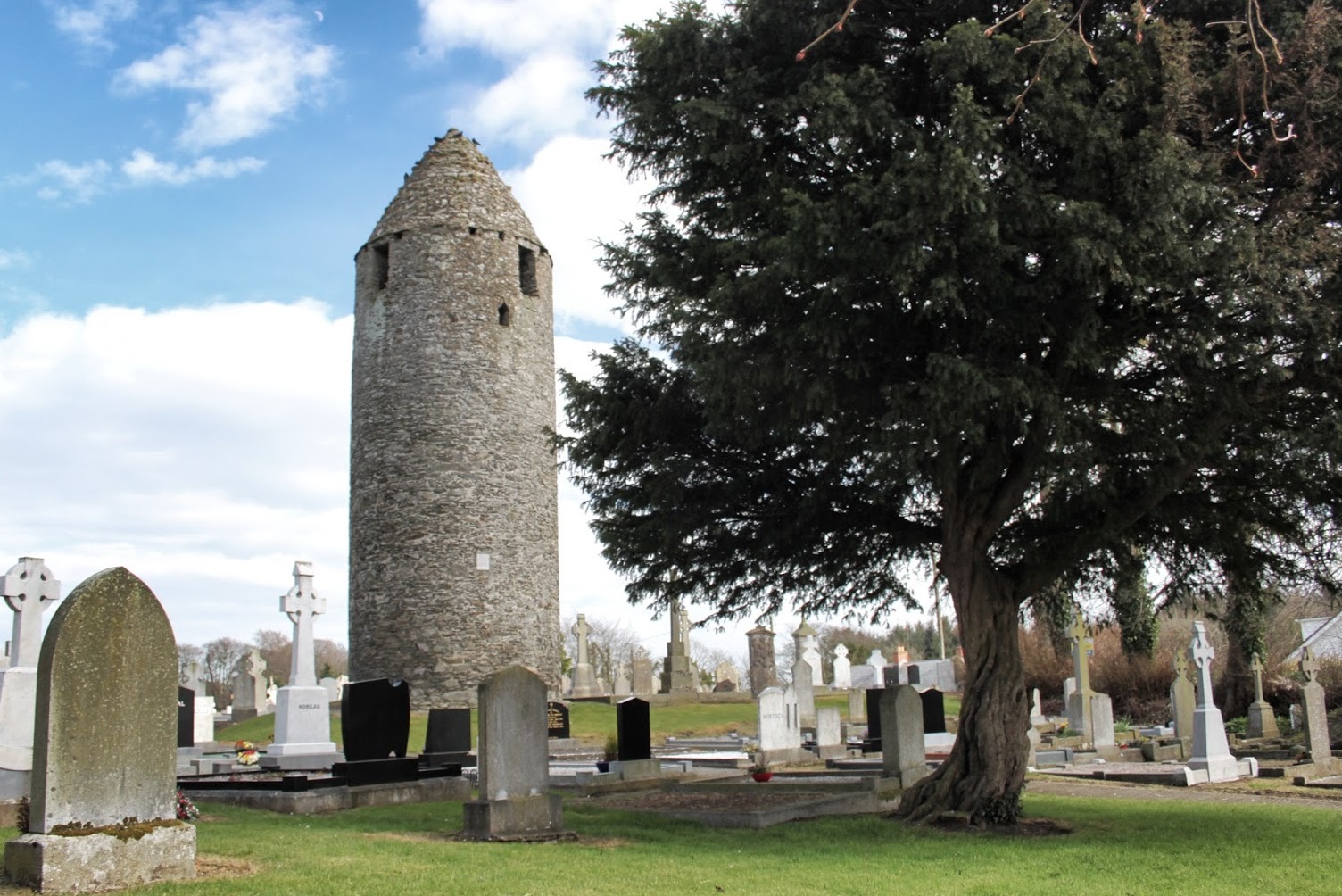 Torre redonda de Dromiskin — Dromiskin