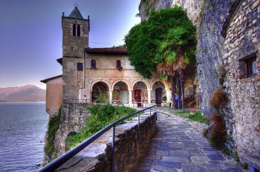 Ermida de Santa Caterina del Sasso - Leggiuno | Secret World Trip Planner