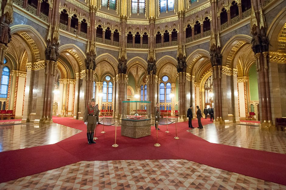 De Koepelhal en de Hongaarse kroonjuwelen - Budapest | Secret World Trip Planner
