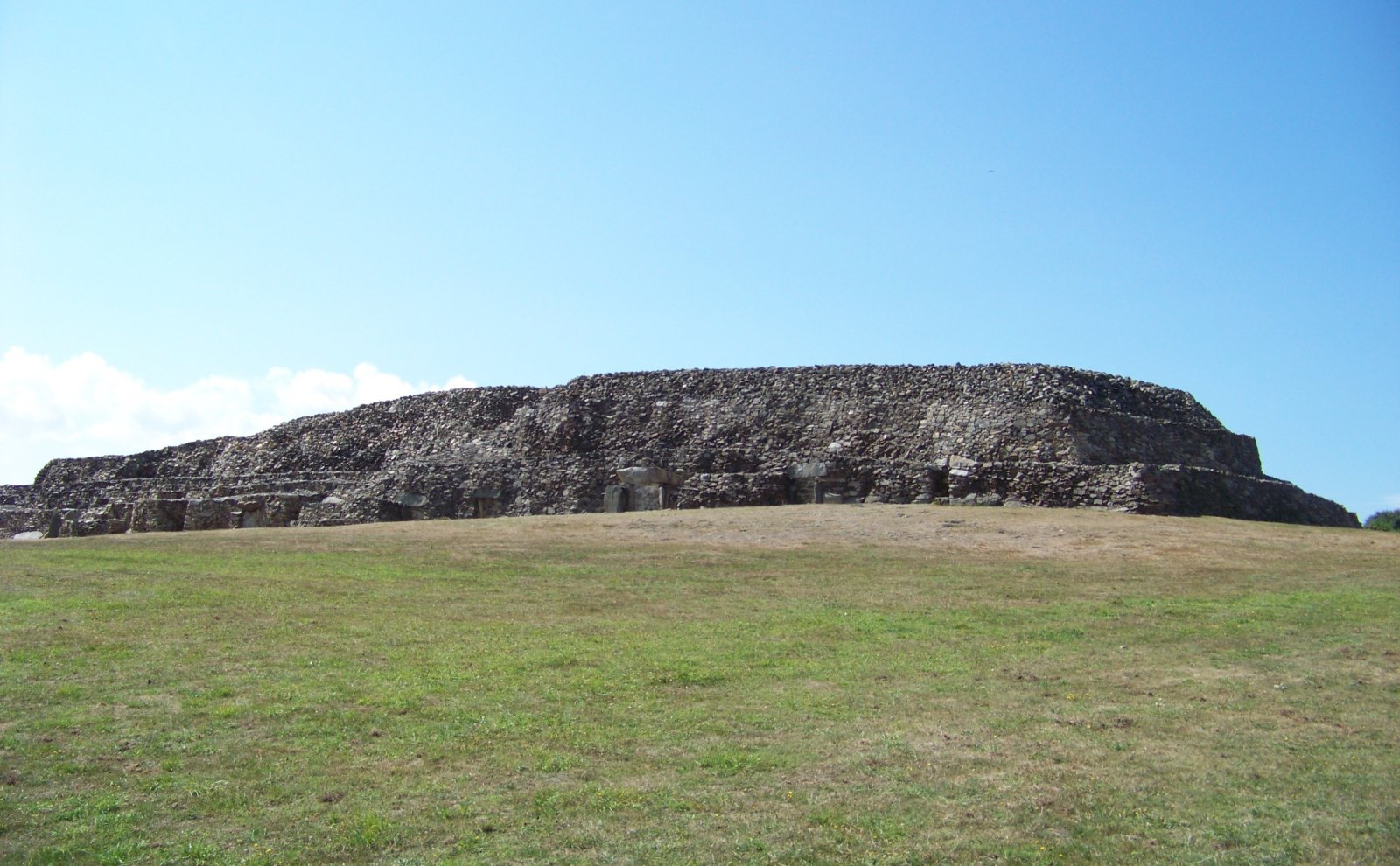 The largest megalithic museum in Europe? The Barnenez Mound - Plouezoc'h | Secret World Trip Planner
