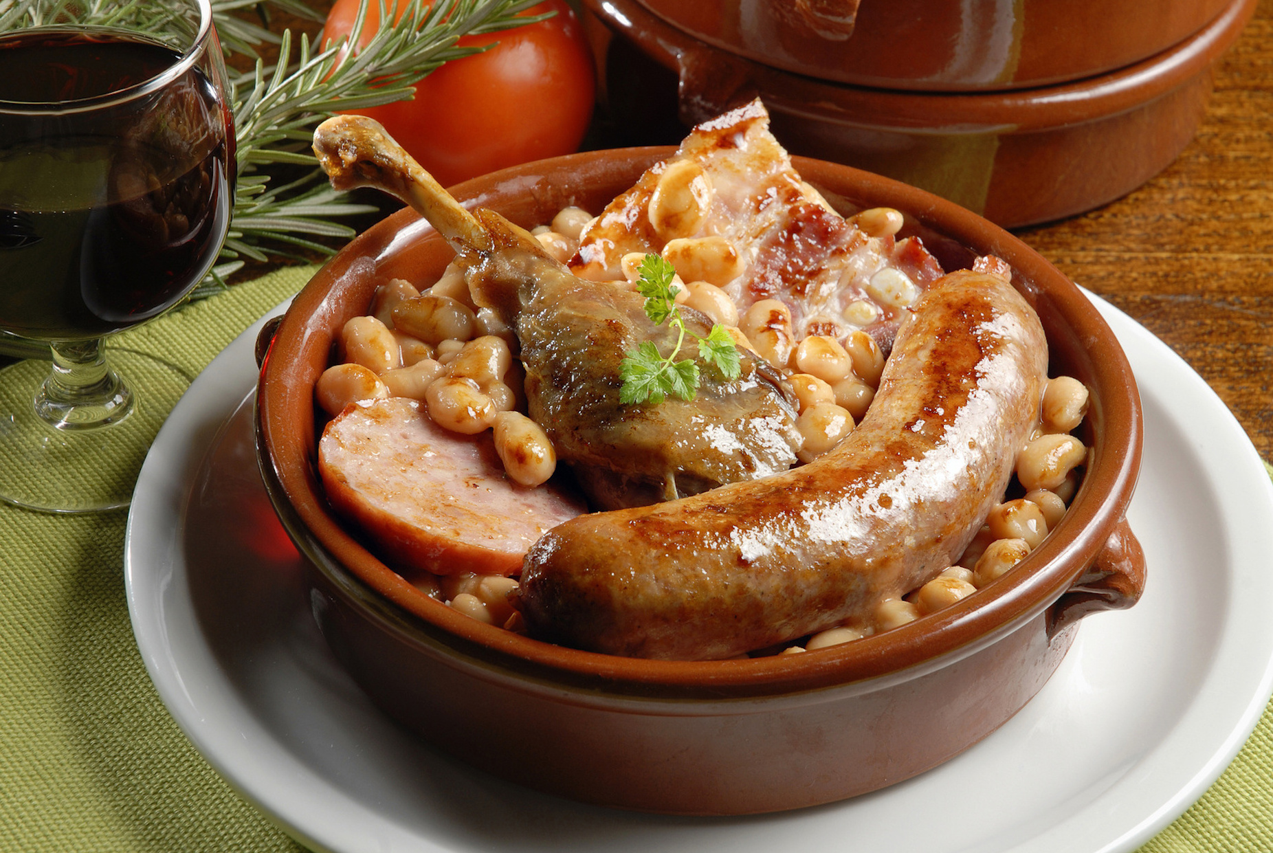 Cassoulet es un plato reconfortante de judías blancas con carne. - Tolosa | Secret World Trip Planner