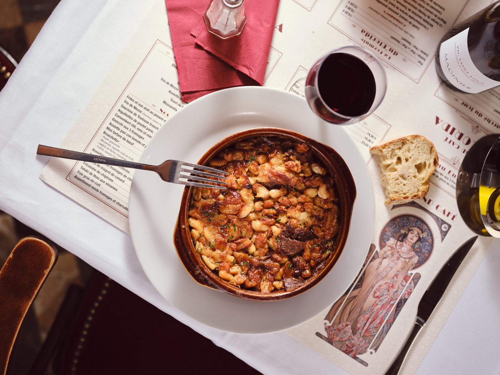 Cassoulet es un plato reconfortante de judías blancas con carne. - Tolosa | Secret World Trip Planner